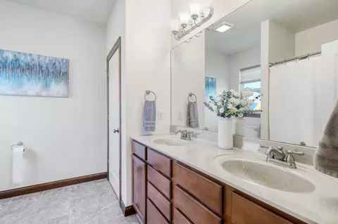 Bath - 2602 Pendleton Dr, Cedar Falls, IA 50613 photo 1 of 3