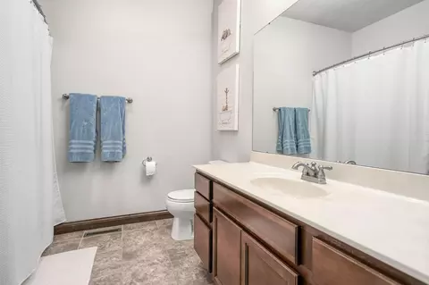 Bath - 2602 Pendleton Dr, Cedar Falls, IA 50613 photo 2 of 3