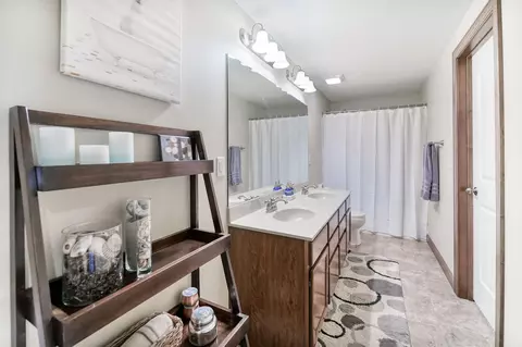 Bath - 2602 Pendleton Dr, Cedar Falls, IA 50613 photo 3 of 3