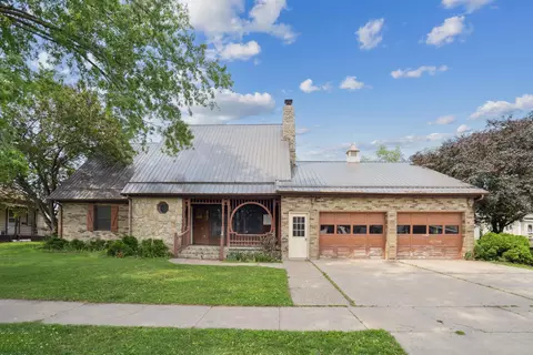 437 W Williams St, Postville, IA 52162