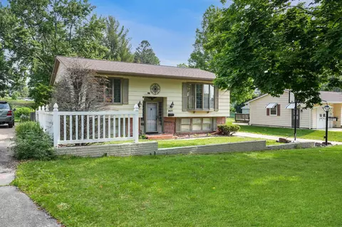 801 W 13th St, Cedar Falls, IA 50613