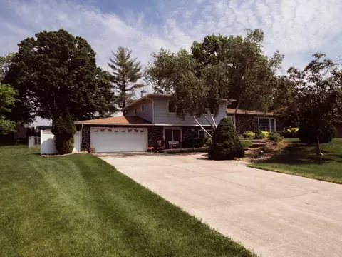 905 1st Ave, Charles City, IA 50616