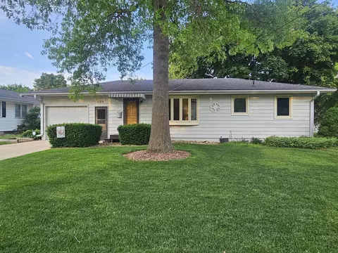 606 9th Ave SW, Independence, IA 50644
