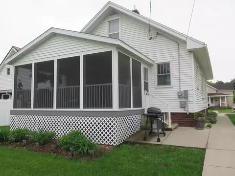 306 E Main St, Decorah, IA 52101 photo 3
