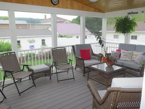 306 E Main St, Decorah, IA 52101 photo 12
