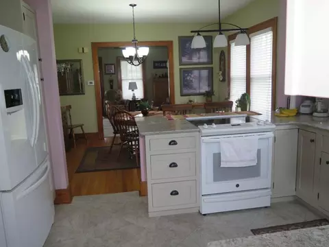 306 E Main St, Decorah, IA 52101 photo 7