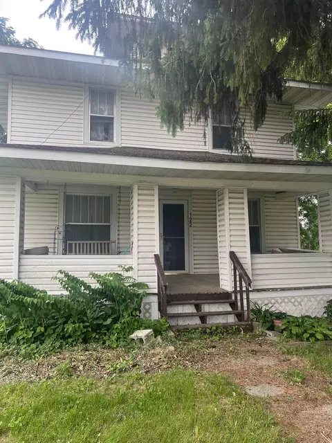 122 W 4th St, Wellsburg, IA 50680