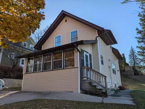 201 Hollihan St, Decorah, IA 52101