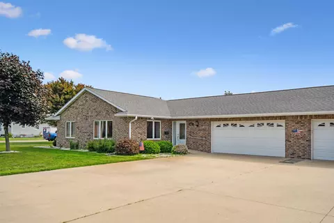 1015 Main St, Jesup, IA 50648
