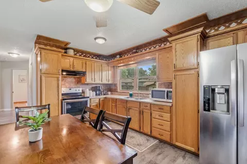 1152 E Ridgeway Ave, Waterloo, IA 50702 photo 5