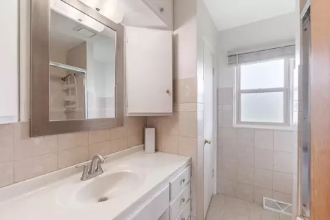 1152 E Ridgeway Ave, Waterloo, IA 50702 photo 9