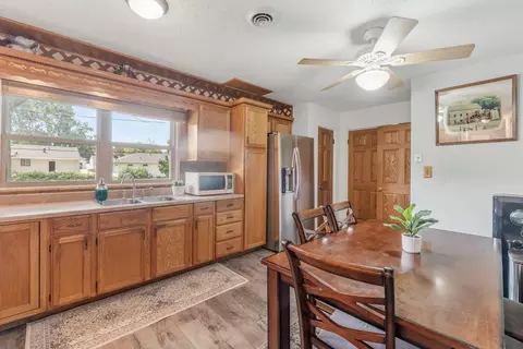 1152 E Ridgeway Ave, Waterloo, IA 50702 photo 6