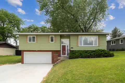 122 Park Ln, Waterloo, IA 50702