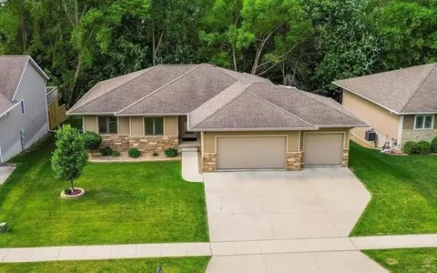5057 Nordic Ridge Dr, Cedar Falls, IA 50613