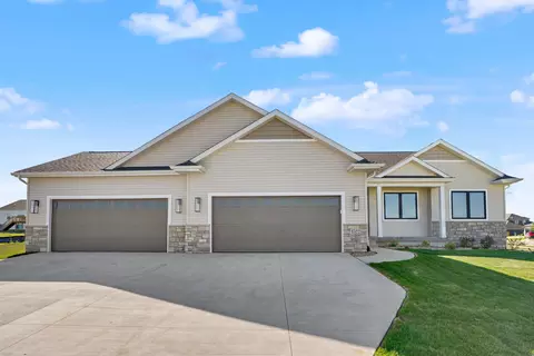 1522 Pebble Stone Pl, Cedar Falls, IA 50613
