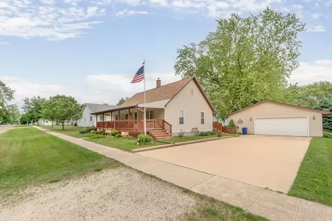 204 Forest St, Fairbank, IA 50629