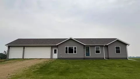 107 Langreck Ln, Lawler, IA 52154