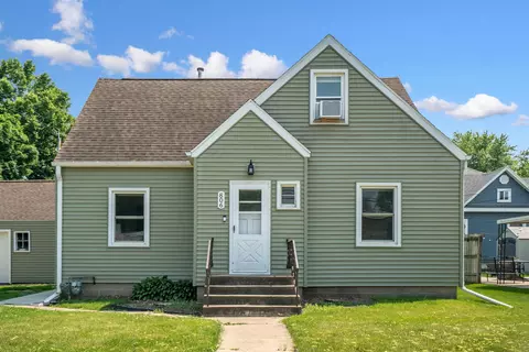 806 3rd St, Reinbeck, IA 50669