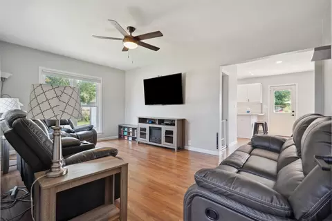806 3rd St, Reinbeck, IA 50669 photo 14