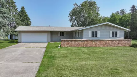101 Hilltop Dr, Ackley, IA 50601