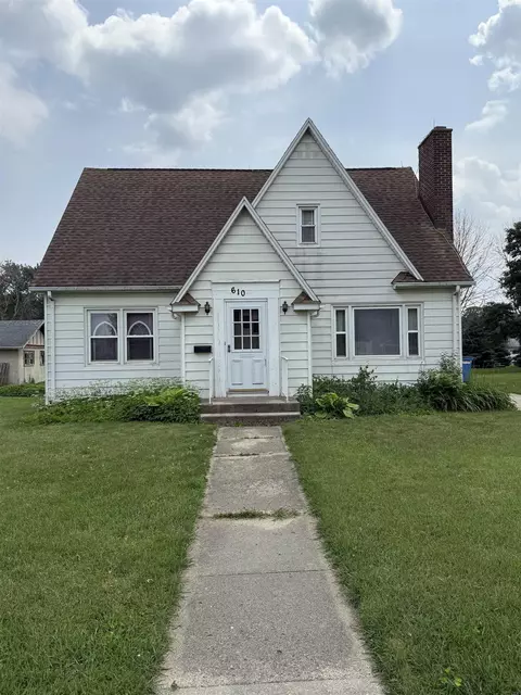 610 E 4th St, Wellsburg, IA 50680