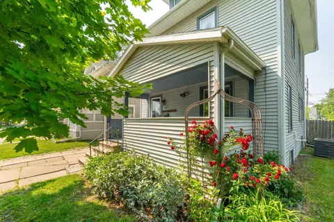 909 Forest Ave, Waterloo, IA 50702