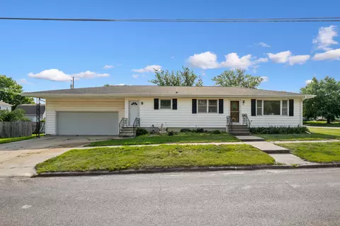 426 Commercial St, Reinbeck, IA 50669