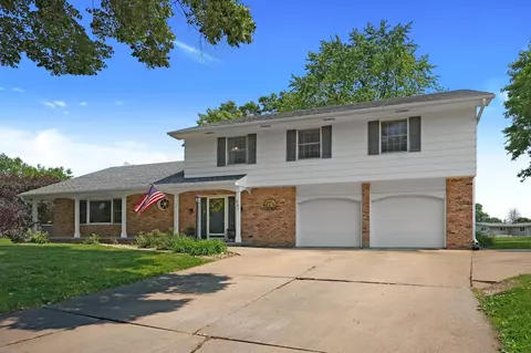 247 Lambeth Rd, Waterloo, IA 50701