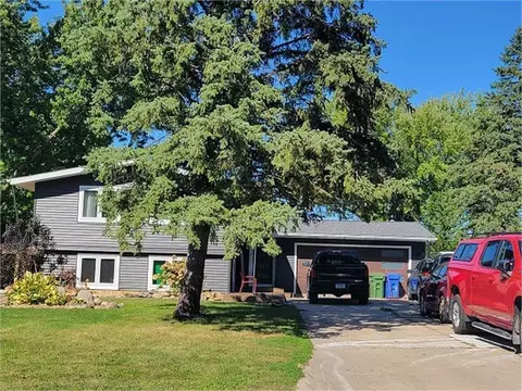 205 Garner Dr, Waverly, IA 50677