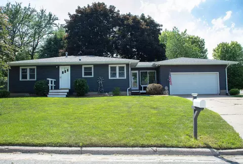 413 NW 17th St, Waverly, IA 50677