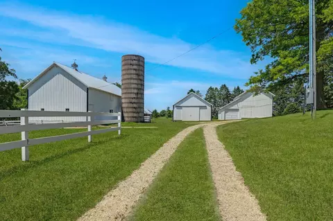 3806 W Gresham Rd, Cedar Falls, IA 50613 photo 3
