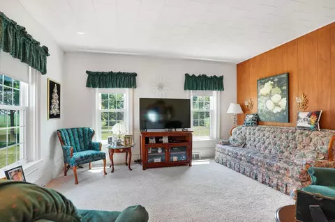 3806 W Gresham Rd, Cedar Falls, IA 50613 photo 4