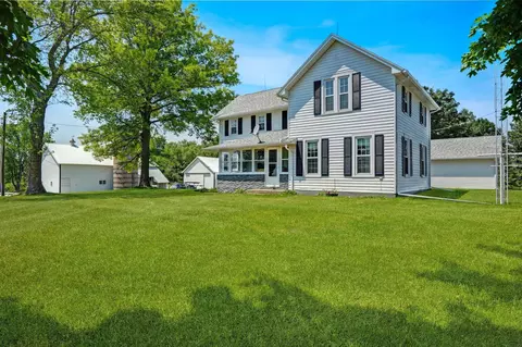 3806 W Gresham Rd, Cedar Falls, IA 50613 photo 2