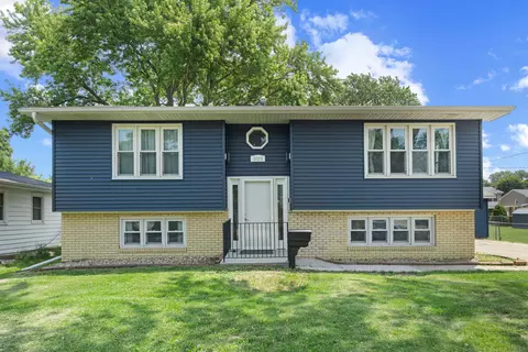 3029 W 9th St, Waterloo, IA 50701