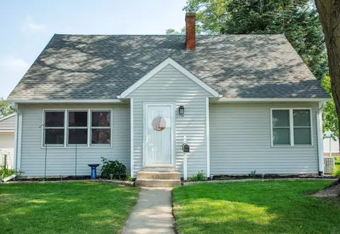 710 SW 4th Ave, Waverly, IA 50677