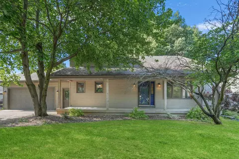 2712 Ryan Dr, Cedar Falls, IA 50613