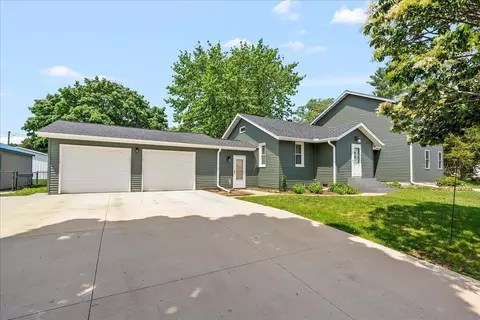 221 Stewart St, Plainfield, IA 50666