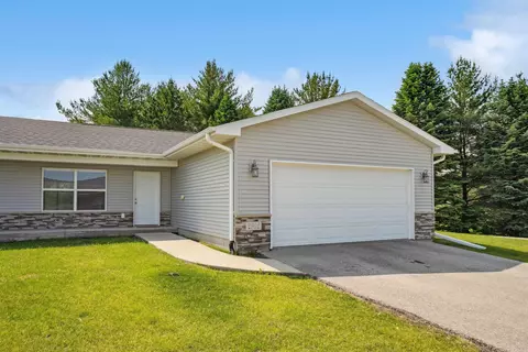 2902 Cohen Ln, Waterloo, IA 50701