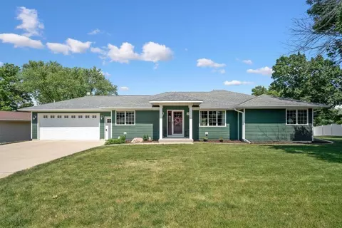 208 Terrace Dr, Hudson, IA 50643