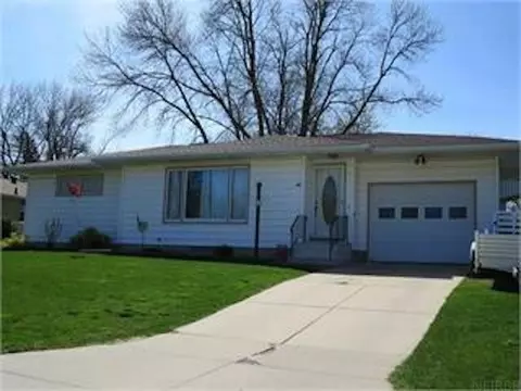 211 Desoto Ave, Waterloo, IA 50701