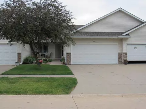 2014 49th St, Marion, IA 52302