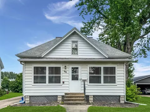 604 Woodlawn Ave, Traer, IA 50675