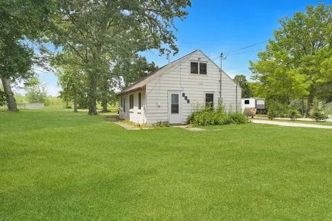 524 S Hackett Rd, Waterloo, IA 50701 photo 2