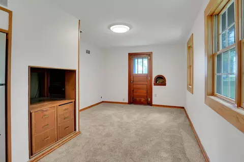 524 S Hackett Rd, Waterloo, IA 50701 photo 4