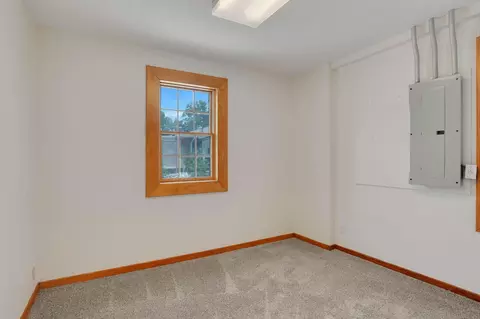 524 S Hackett Rd, Waterloo, IA 50701 photo 10