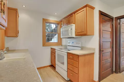 524 S Hackett Rd, Waterloo, IA 50701 photo 6