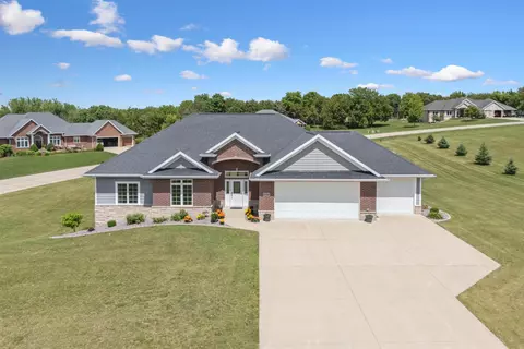2021 Cedar Hill Ave SE, Dyersville, IA 52040