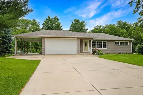 1802 Primrose Dr, Cedar Falls, IA 50613