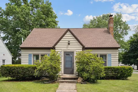 925 Denver St, Waterloo, IA 50702