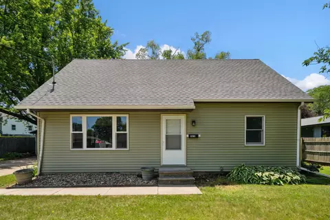 323 Martin Rd, Waterloo, IA 50701